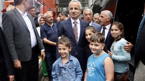 U­l­a­ş­t­ı­r­m­a­ ­v­e­ ­A­l­t­y­a­p­ı­ ­B­a­k­a­n­ı­ ­U­r­a­l­o­ğ­l­u­,­ ­T­r­a­b­z­o­n­­d­a­ ­z­i­y­a­r­e­t­l­e­r­d­e­ ­b­u­l­u­n­d­u­